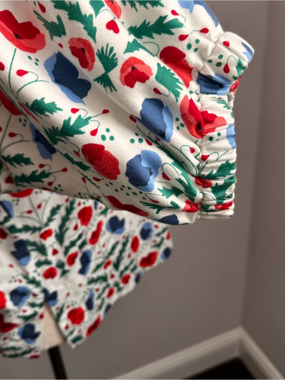 Emily McCarthy Floral Poppy Print Stand Collar Top Size M - Picture 2 of 9